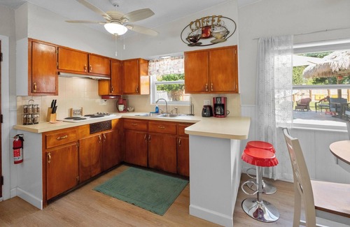 Largo House | WALK TO INDIAN ROCKS BEACH FOR GORGEOUS SUNSETS!