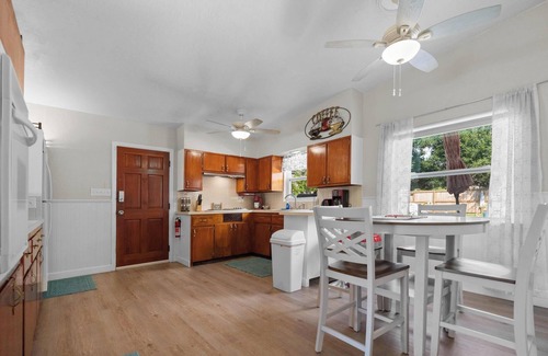 Largo House | WALK TO INDIAN ROCKS BEACH FOR GORGEOUS SUNSETS!