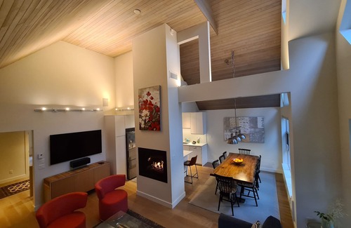 Upper Village House | Walk to lifts, 3 Bedrooms and single's loft, 4 Bath, Townhouse, free shuttle
