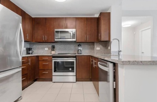 Hudson Exchange Apartment | Walk to NY Waterway 2 V BR | Newport | Near PATH