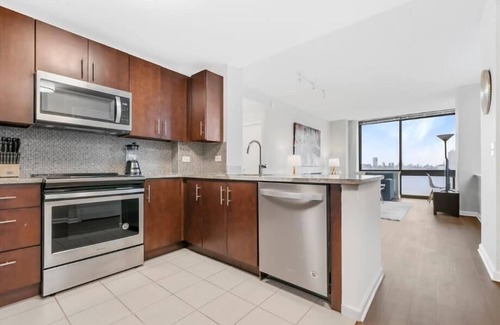 Hudson Exchange Apartment | Walk to NY Waterway 2 V BR | Newport | Near PATH