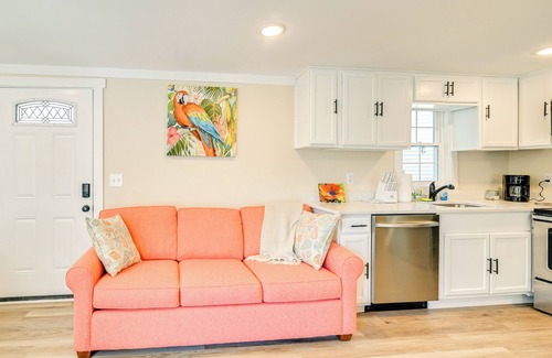 Garden City House | Walk to Ocean: Myrtle Beach Home w/Screened Porch