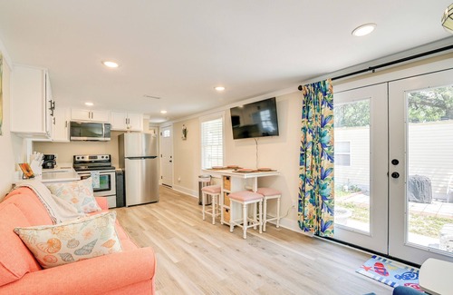 Garden City House | Walk to Ocean: Myrtle Beach Home w/Screened Porch