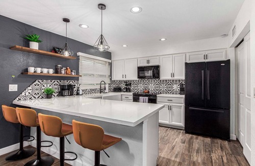 Casa Granada Townhouses House | Walk to Old Town & Giants Stadium! Unit w/Pool