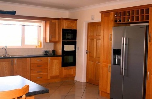 Claddaghduff Apartment | Walk to Omey beach & the village