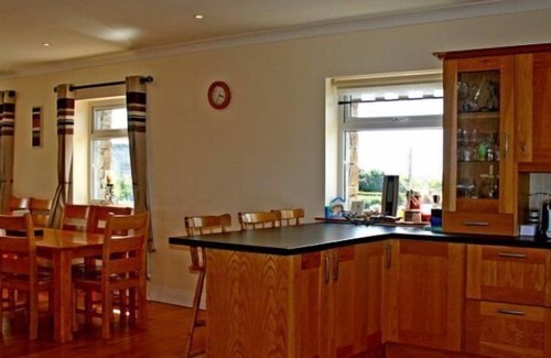 Claddaghduff Apartment | Walk to Omey beach & the village