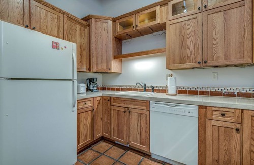 Northeast Santa Fe House | Walk to Plaza, A/C, Deck, Fireplace, Close to Ski