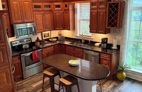 Knoxville House | Walk to Potomac River and downtown Harpers Ferry