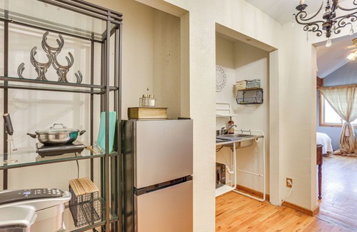 Larkspur Apartment | Walk to Ren Fest: Larkspur Farmhouse Hideaway