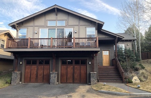 Westbrook Meadows House | Walk to river, trails, & pubs! Well-appointed home close to hiking, biking & SUP