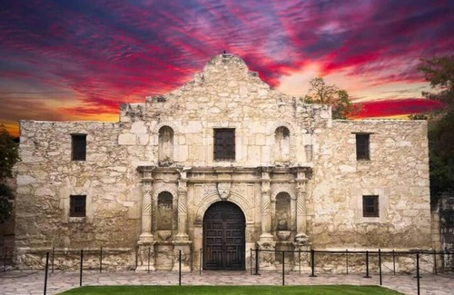 Near East Side Apartment | Walk to the Alamodome! Sleeps 6, Pet Friendly