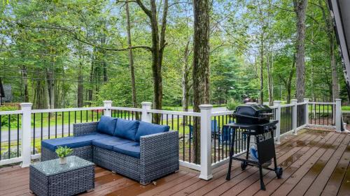Pocono Lake House | Walk to the Lake Firepit and Sunroom Tomhickon
