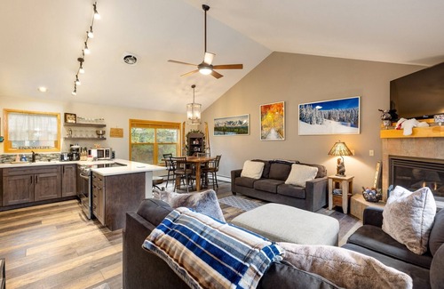 Mountain House House | Walk to the Lifts/Private Garage/Hot Tub Access/Custom Kitchen