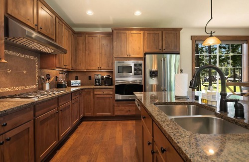 Cle Elum House | Walk to the Winery! Big Views of the Golf Course. Fantastic Value!