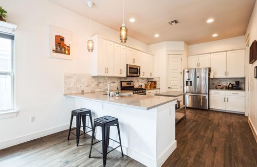 Austin Cottage | Walkable 3-bedroom cottage with WiFi and AC in Central East Austin