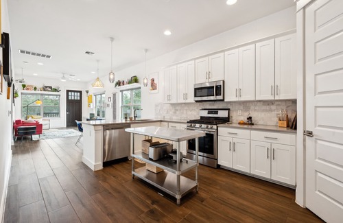 Austin Cottage | Walkable 3-bedroom cottage with WiFi and AC in Central East Austin