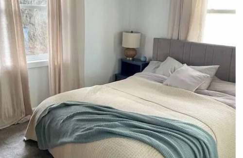 Petersburg House | Walkable 3 Bedroom Duplex with private Hot Tub, Porch, and Scenic Views