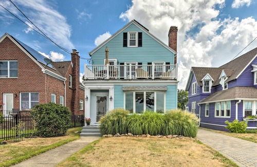 East Shore Cottage | Walkable New Haven Retreat w/Ocean Views!