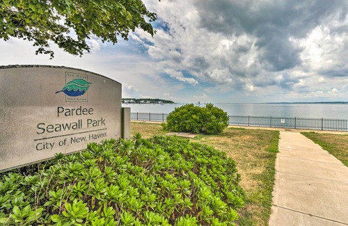 East Shore Cottage | Walkable New Haven Retreat w/Ocean Views!