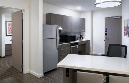 Tempe Hotel | Walkable Tempe Gem – Pool, Gym, Near Trails, Mill Ave & Local Hotspots