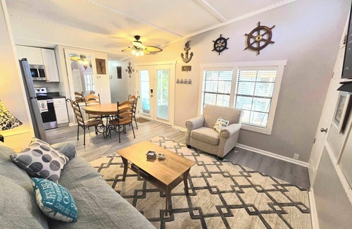 Garden City House | Walkable to the Beach! Golf Cart Included!