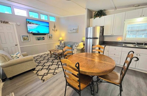 Garden City House | Walkable to the Beach! Golf Cart Included!