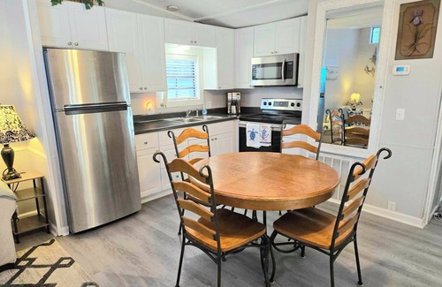 Garden City House | Walkable to the Beach! Golf Cart Included!