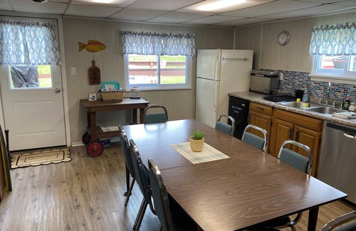 Conneaut Lakeshore Cottage | Walking distance to beach area of Conneaut lake- 4 beds-Dog Friendly- NO Smoking