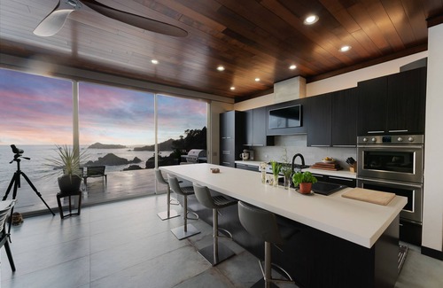 Anchor Bay House | Wander Anchor Cove sleeps 8, w/Hot tub, 3 Bedrooms