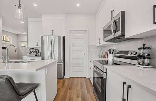 Cochrane Apartment | Wanderer`s Haven | Private Nordic Spa | Game Room