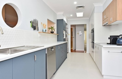 Wangi Wangi House | Wangi Dreaming waterfront holiday home - walk to village