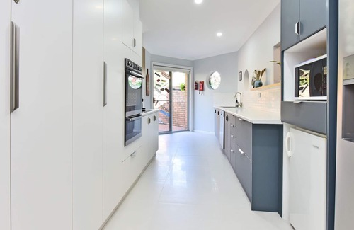 Wangi Wangi House | Wangi Dreaming waterfront holiday home - walk to village