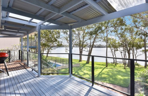 Wangi Wangi House | Wangi Dreaming waterfront holiday home - walk to village