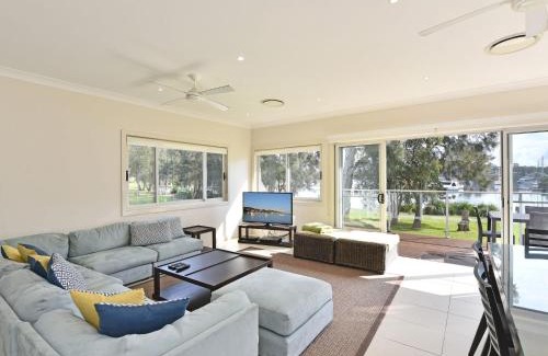 Wangi Wangi House | Wangi Lakehouse