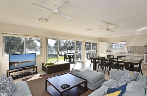 Wangi Wangi House | Wangi Lakehouse