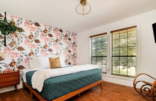 Gilbert Mills House | Warbler’s Nest - Water views, fireplace & hot tub