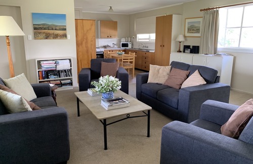 O'connell Cottage | Warego Cottage, O'Connell - Escape to the Country, enjoy our quiet rural setting