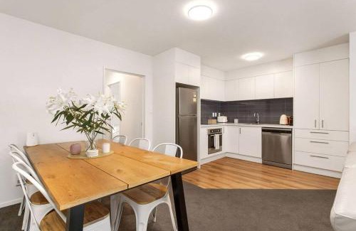 Christchurch City Centre Apartment | Warm and inviting - Free carpark