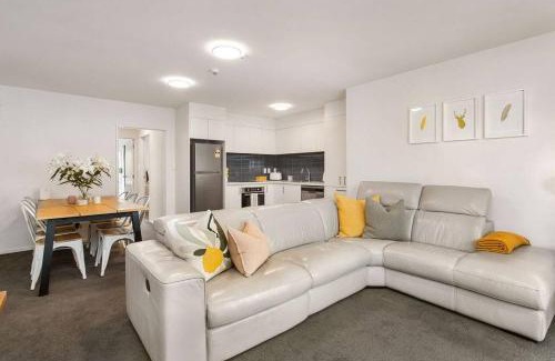 Christchurch City Centre Apartment | Warm and inviting - Free carpark