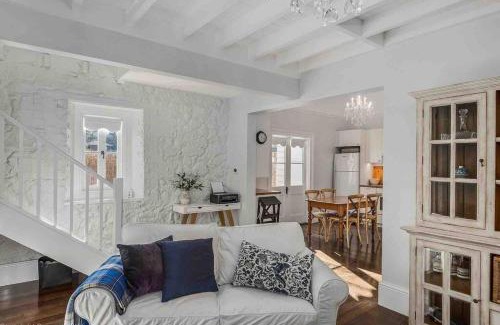 Hobart Central Business District Apartment | Warm, Inviting & Luxurious The Barn