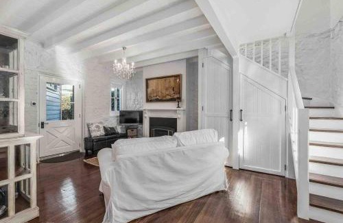Hobart Central Business District Apartment | Warm, Inviting & Luxurious The Barn