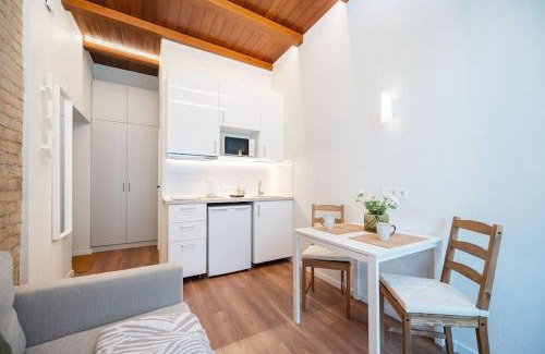 Business District Apartment | Warm studio in the heart of city