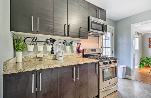 North Loop House | Warm & Welcoming Home w/Yard Near UT Campus!