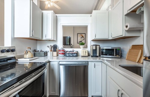Pittsburgh Apartment | 🏰Warren Castle🏰 - Breathtaking Views of Pittsburgh 💙