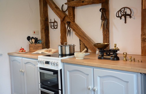Stowmarket Cottage | WASSICKS COTTAGE, HAUGHLEY, pet friendly, with open fire in Haughley