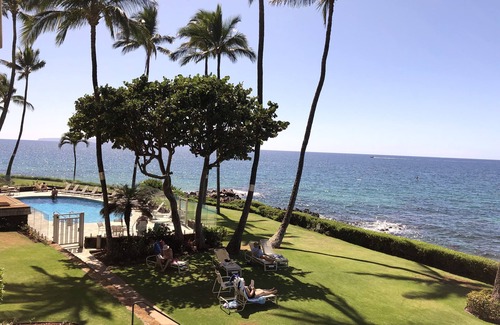 Kihei Condo | Watch sunsets from this Oceanfront Condo beside the beach!