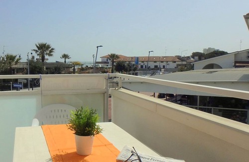 Lido di Pomposa Apartment | Watch the beach from the balcony! House with air conditioning, on the sea at Lido Pomposa