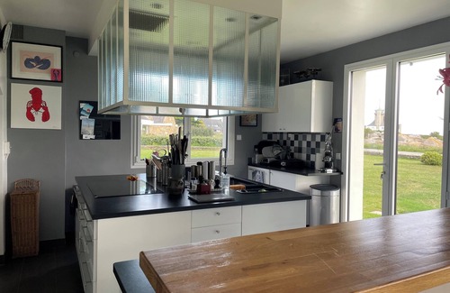 Brignogan-Plage House | Waterfront home between semaphore and yacht club