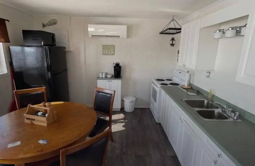 Harwich Cottage | WATER FRONT & BACK 4 SEASON GETAWAY AT THE BAY.nRelax with family & friends.