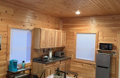Draper Apartment | Water front Cozy studio with WiFi and AC in charming Draper